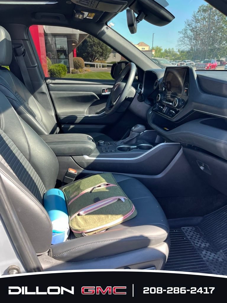 Used 2025 Toyota Highlander XSE AWD/4WD image 17