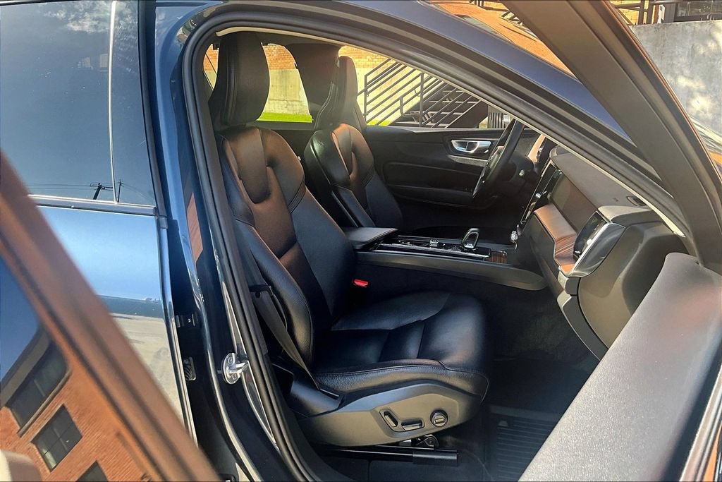 Certified 2024 Volvo XC60 B5 Plus w/ Protection Package Premier AWD/4WD image 7
