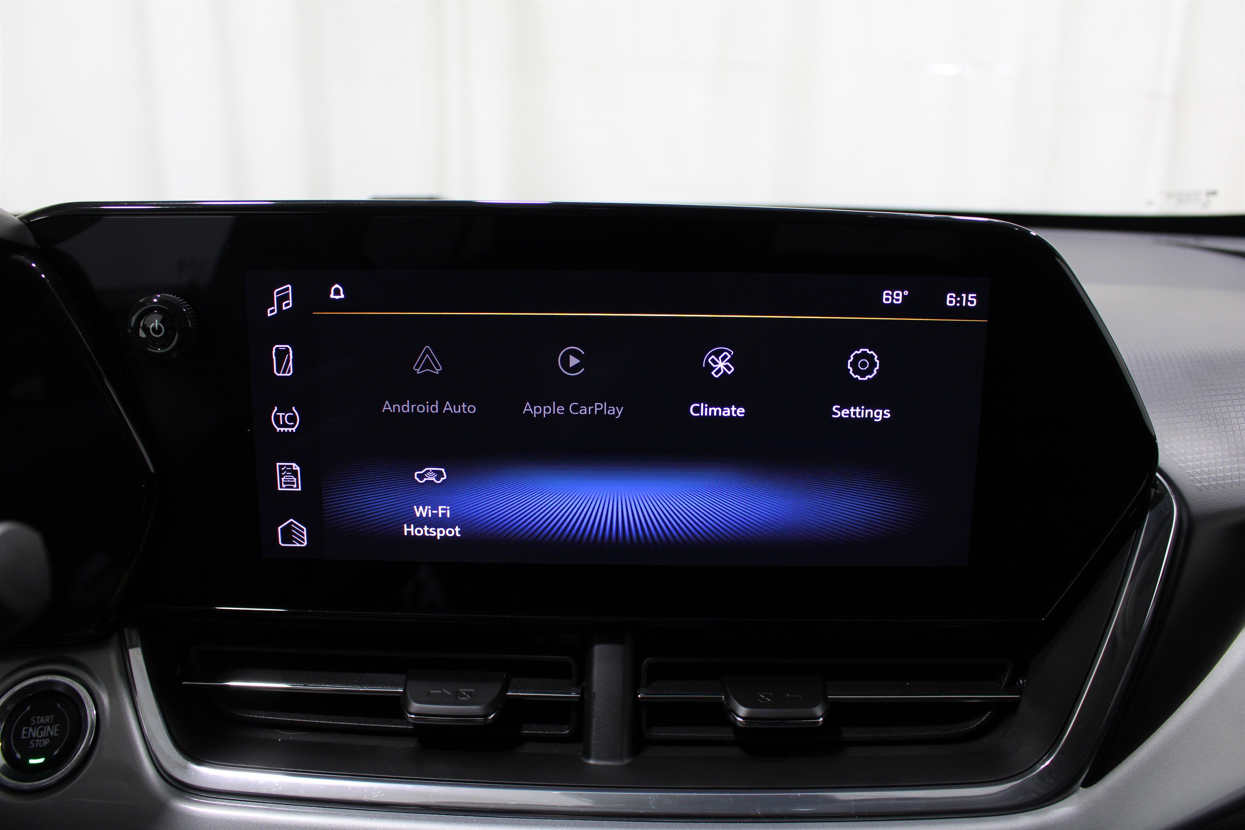 Used 2025 Chevrolet Trax LT w/ LT Convenience Package FWD image 14