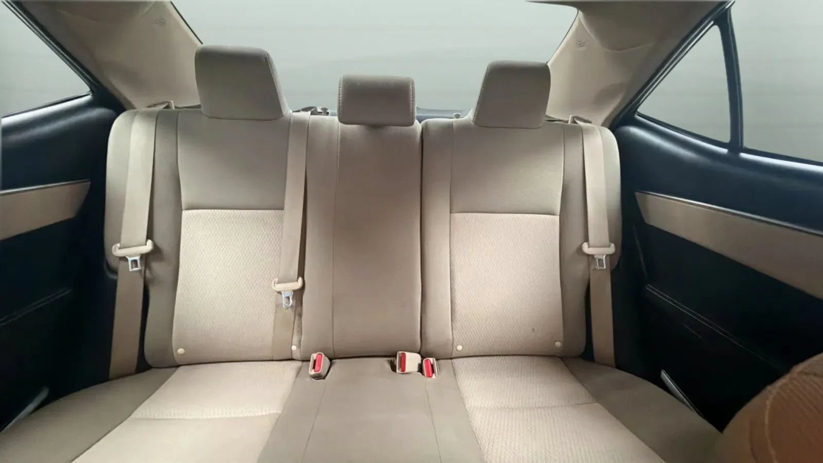 Used 2014 Toyota Corolla LE FWD image 18