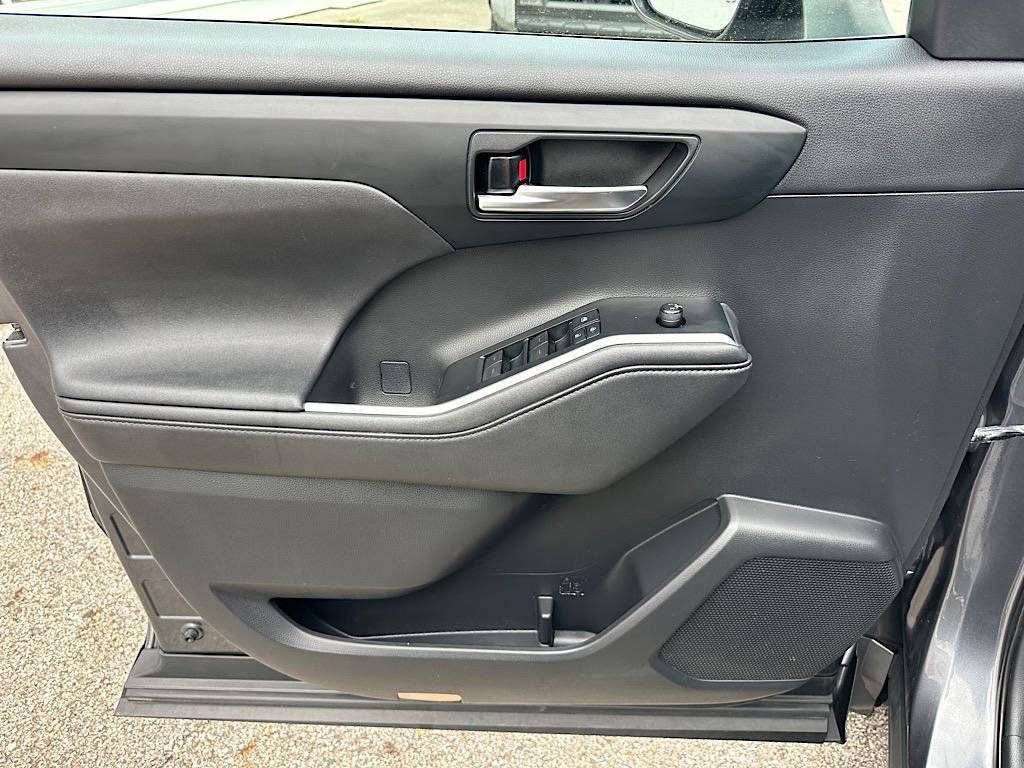 Certified 2020 Toyota Highlander XLE image 14