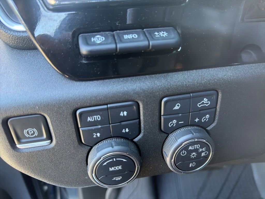 Used 2023 Chevrolet Silverado 1500 High Country w/ Technology Package AWD/4WD image 15