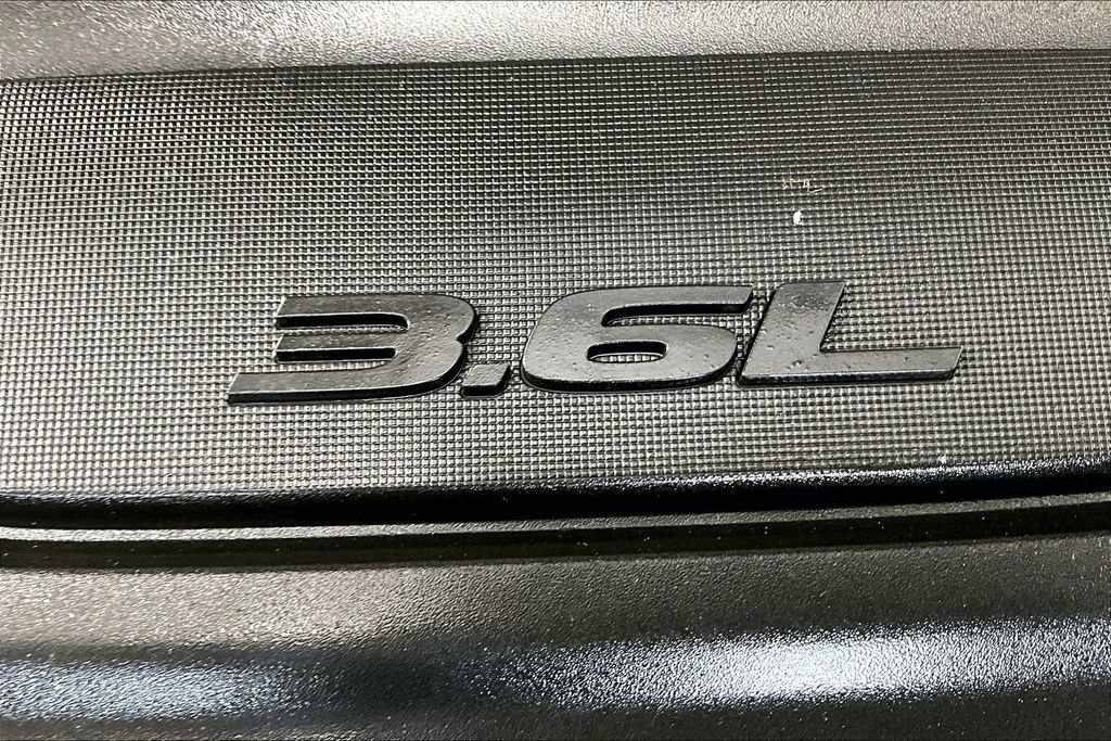 Used 2020 Chrysler Pacifica Limited w/ Advanced Safetytec Group FWD image 32