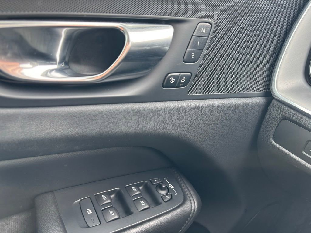 Certified 2023 Volvo XC60 B5 Core w/ Climate Package image 28