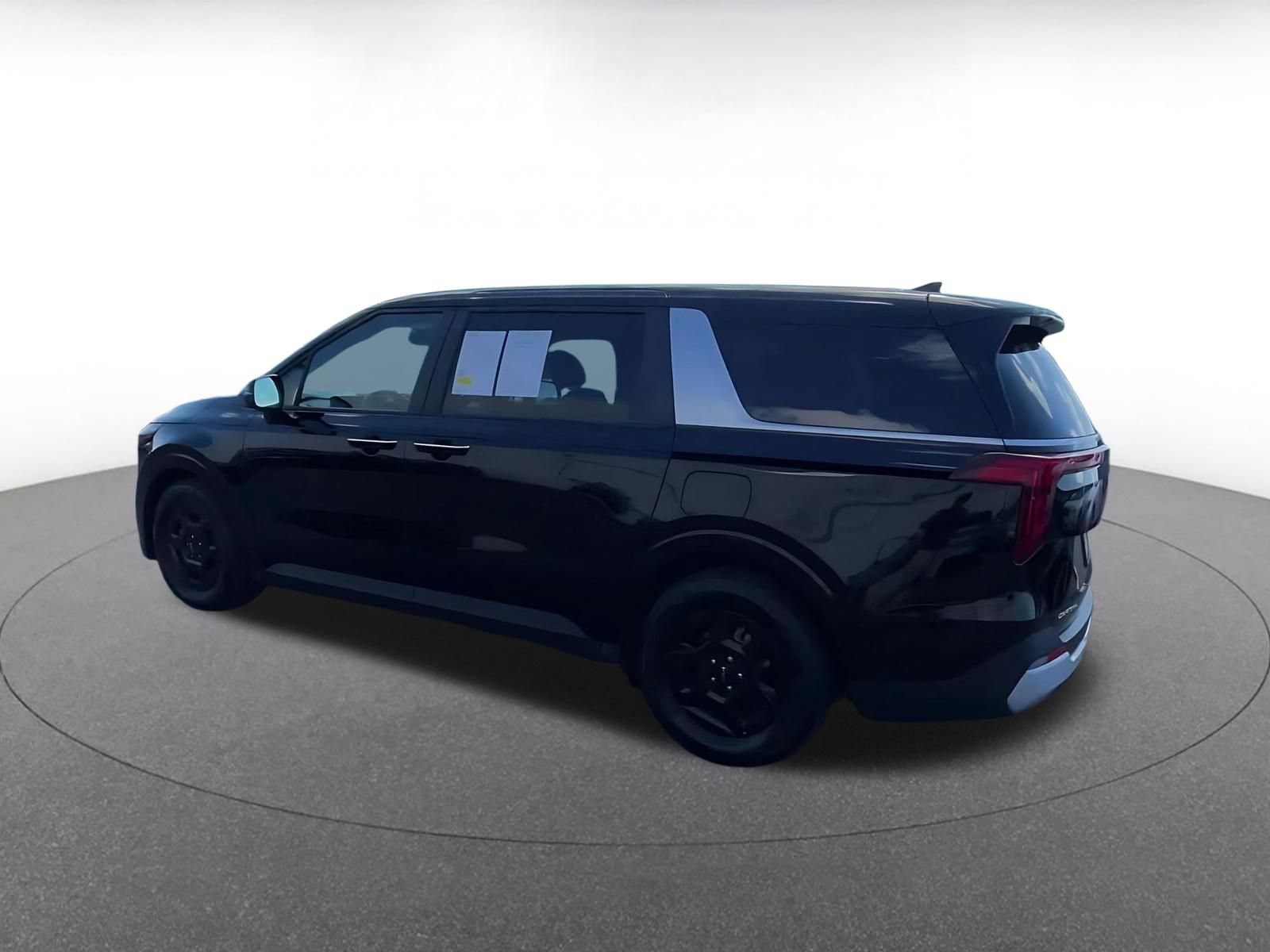 Used 2026 Kia Carnival FWD image 10