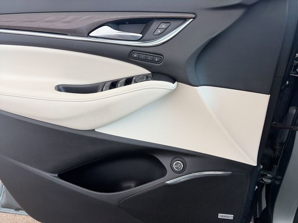 Used 2022 Buick Enclave Avenir w/ Avenir Technology Package image 29