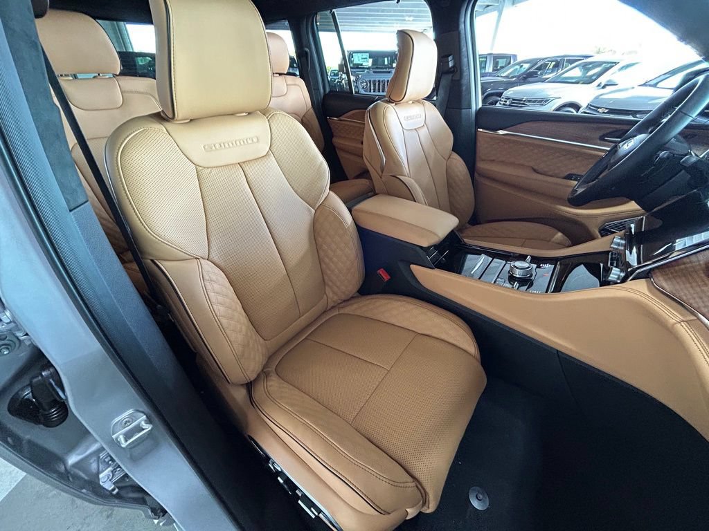 New 2025 Jeep Grand Cherokee Summit AWD/4WD image 29