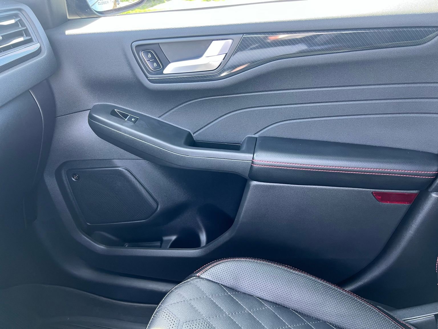 Used 2023 Ford Escape ST-Line Elite w/ Premium Technology Package AWD/4WD image 12