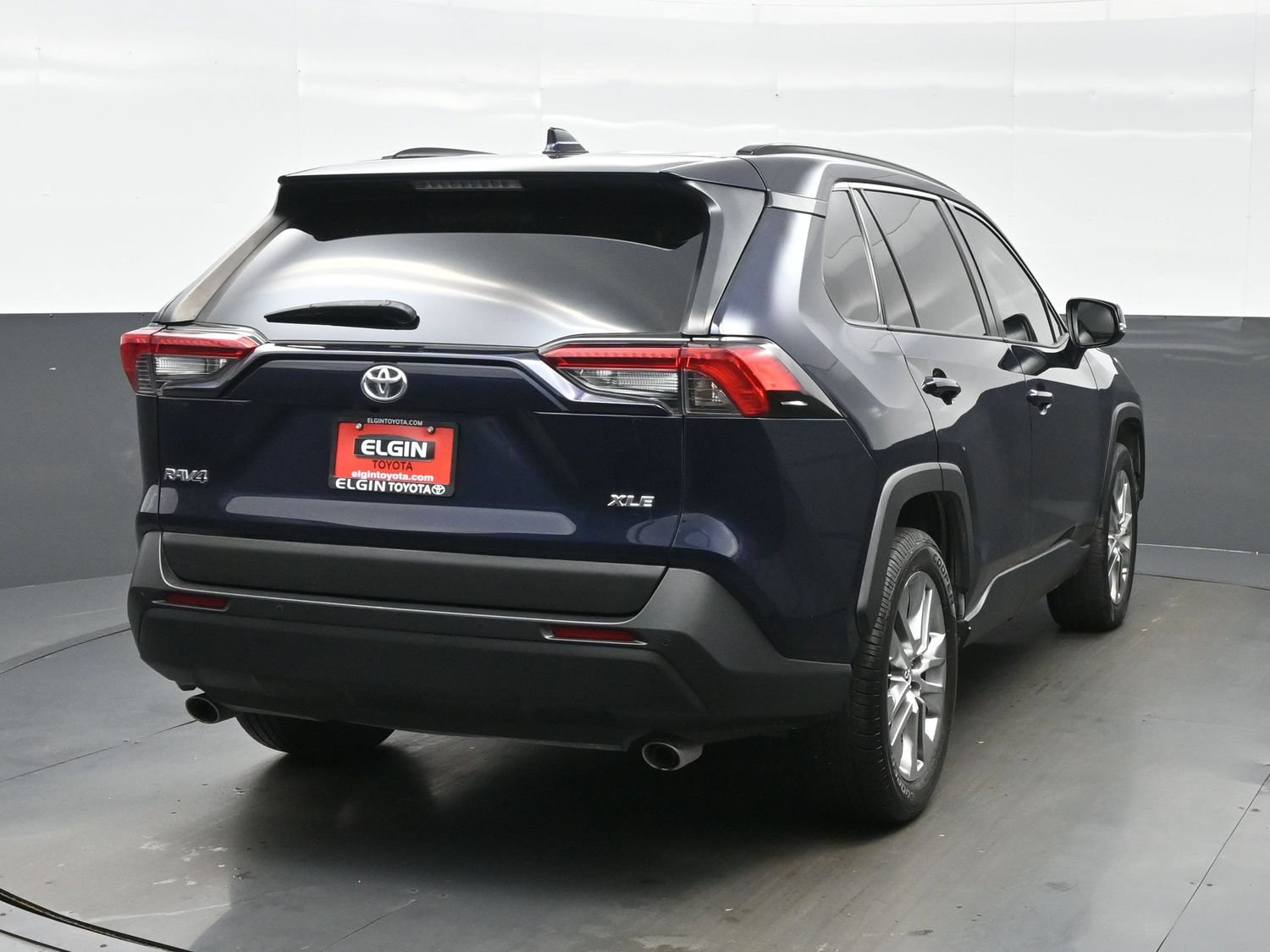 Used 2020 Toyota RAV4 XLE Premium FWD image 5