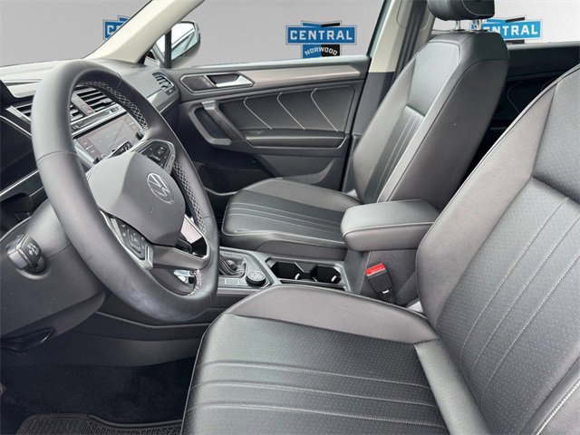 Used 2022 Volkswagen Tiguan SE image 9