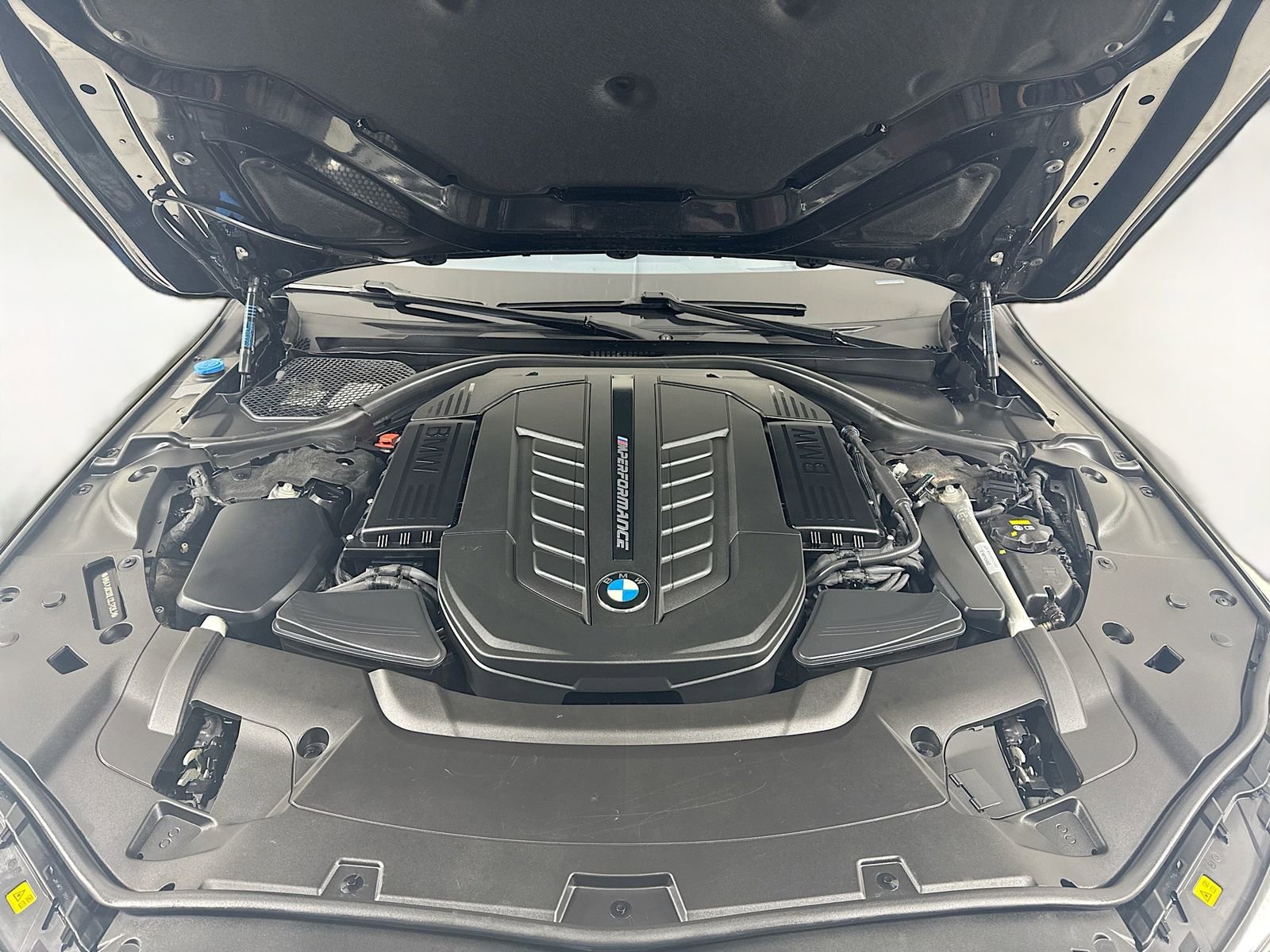 Used 2020 BMW M760i xDrive w/ Luxury Rear Seating Package image 29