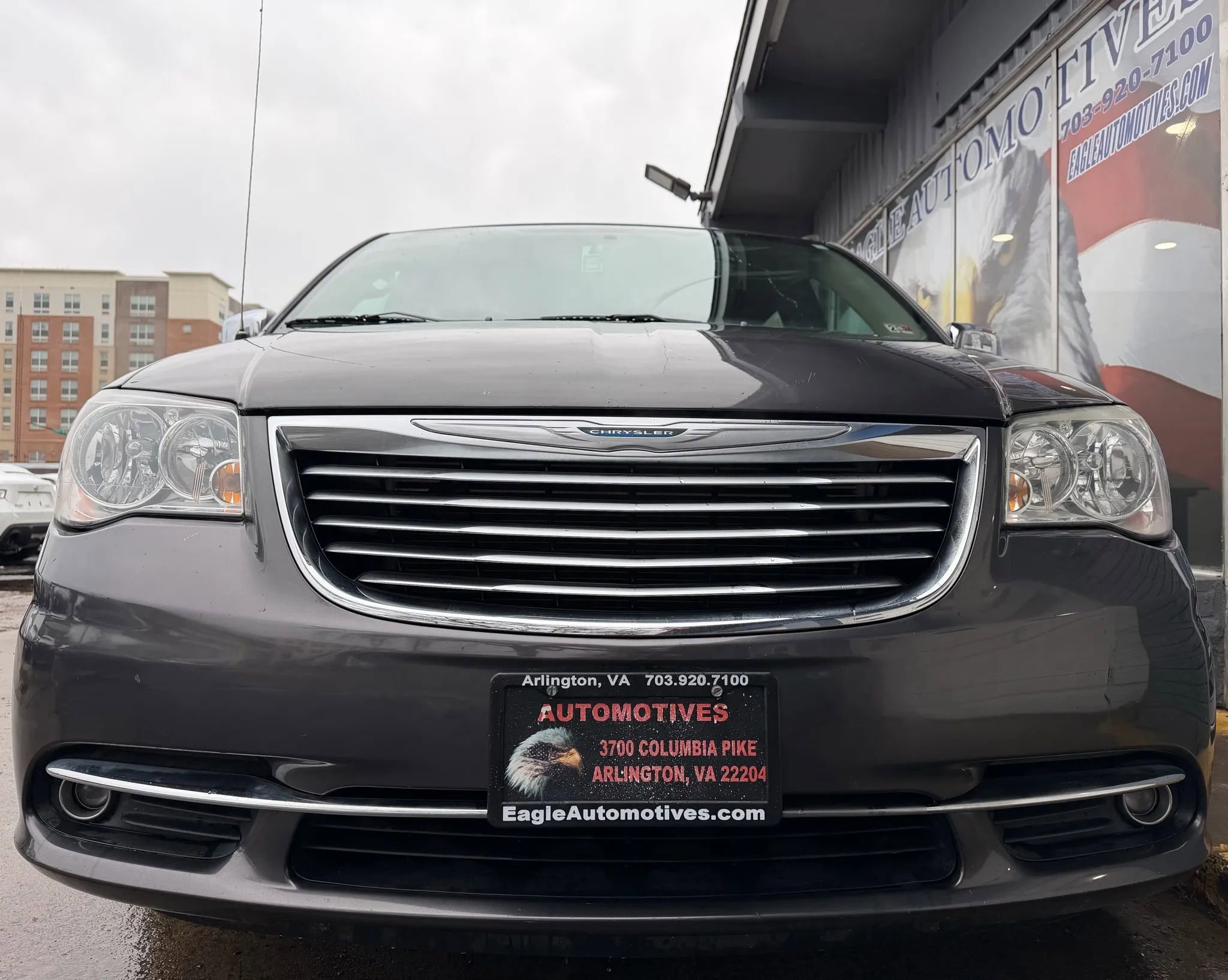 Used 2015 Chrysler Town & Country Touring-L w/ Driver Convenience Group image 8
