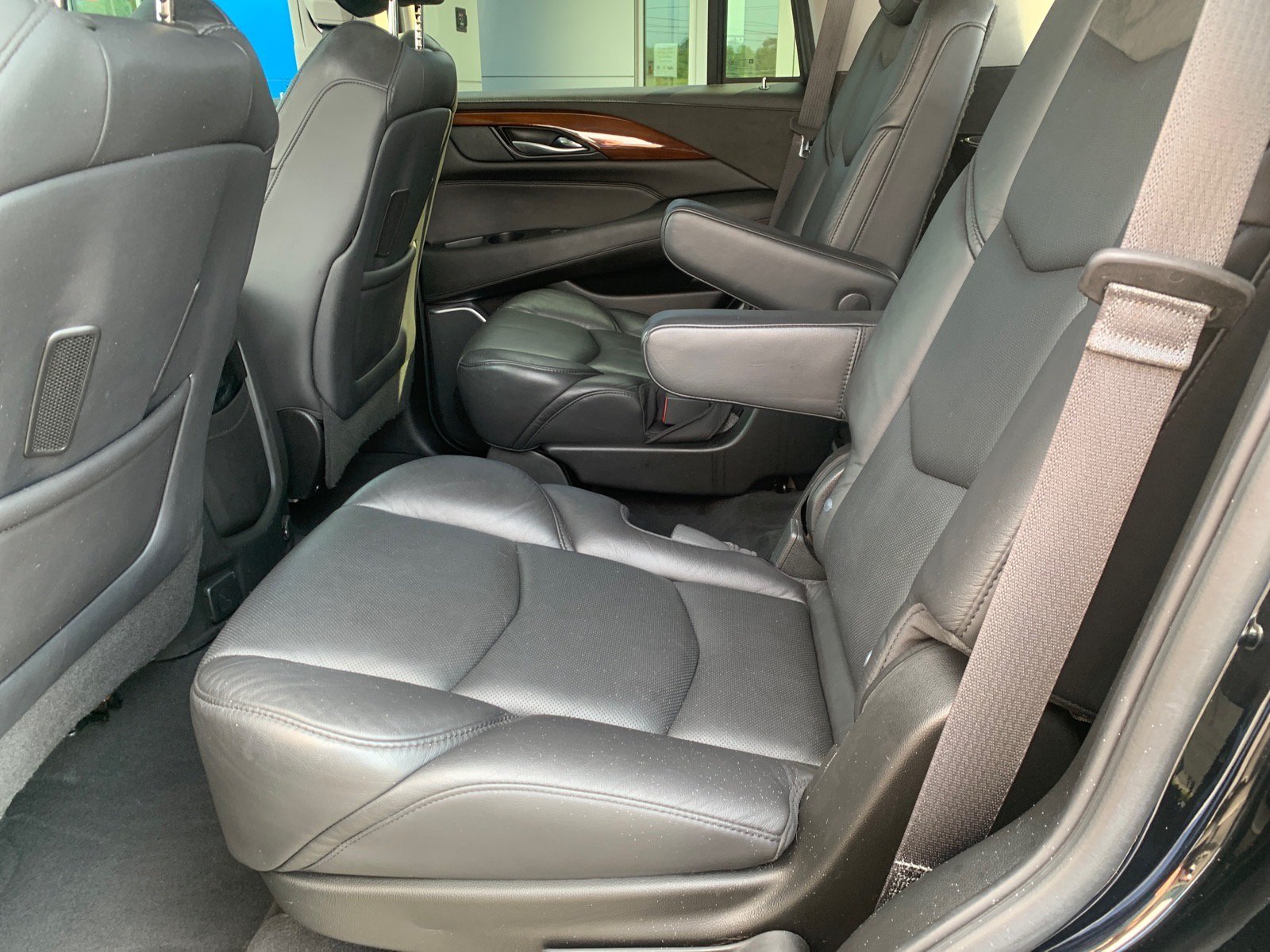 Used 2019 Cadillac Escalade Luxury AWD/4WD image 7