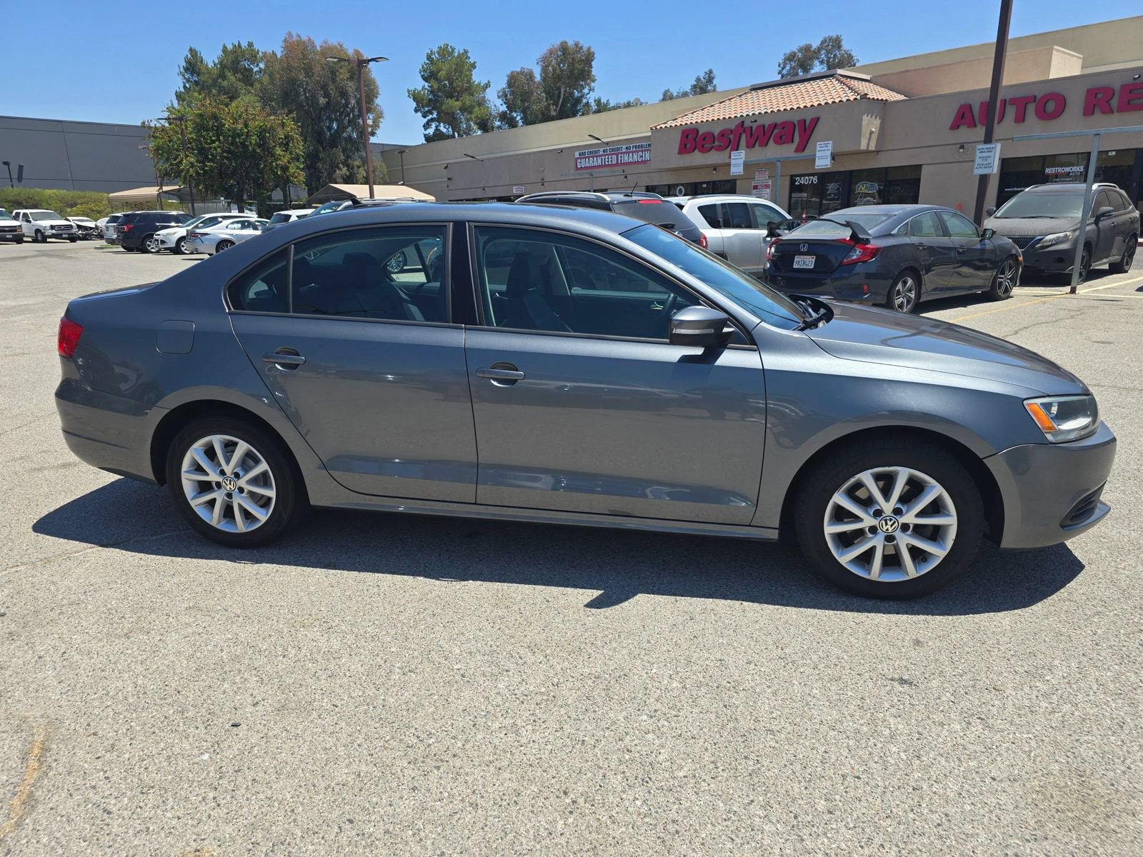 Used 2011 Volkswagen Jetta SE FWD image 4