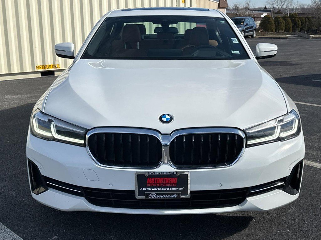 Used 2022 BMW 530i xDrive w/ Premium Package image 2