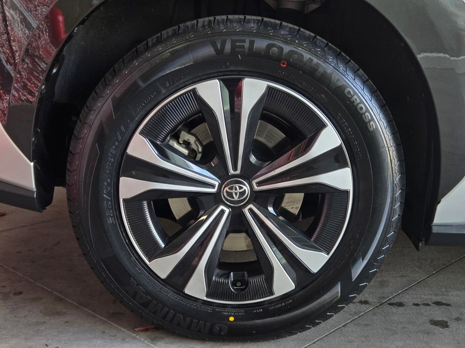 Used 2024 Toyota bZ4X Limited image 5