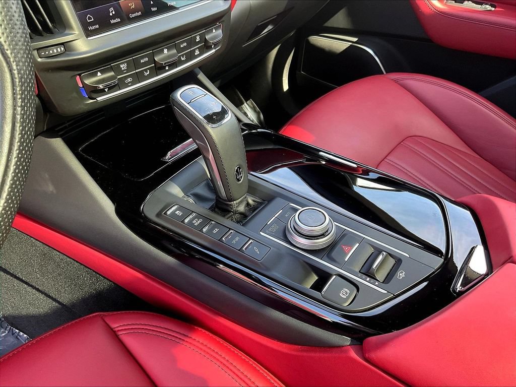 Used 2023 Maserati Levante GT AWD/4WD image 18