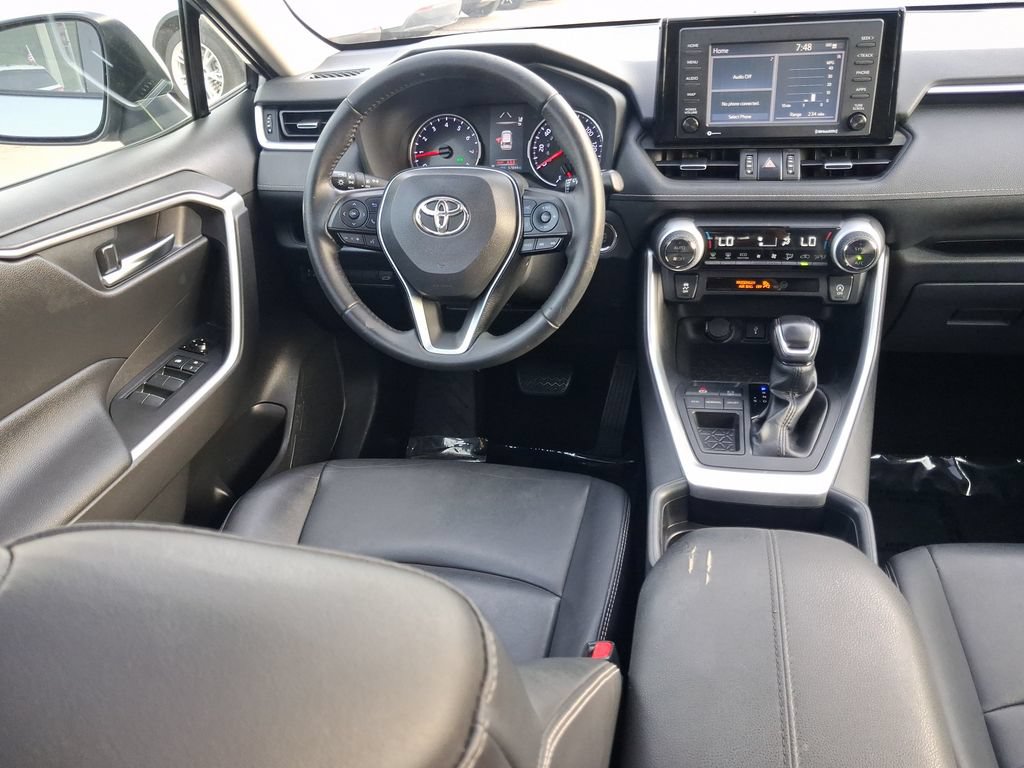 Used 2020 Toyota RAV4 XLE Premium FWD image 10