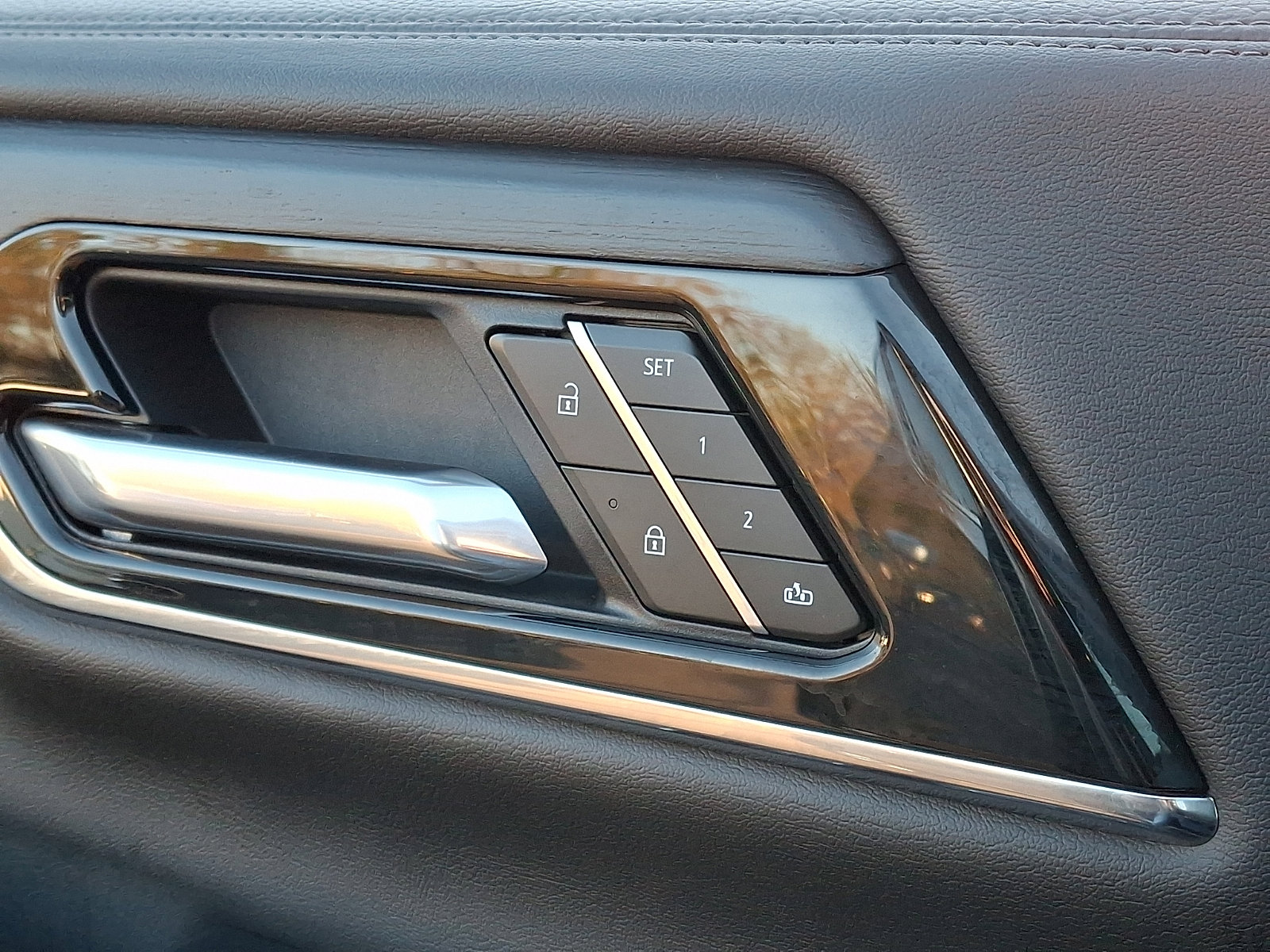 Certified 2025 GMC Yukon Denali image 27