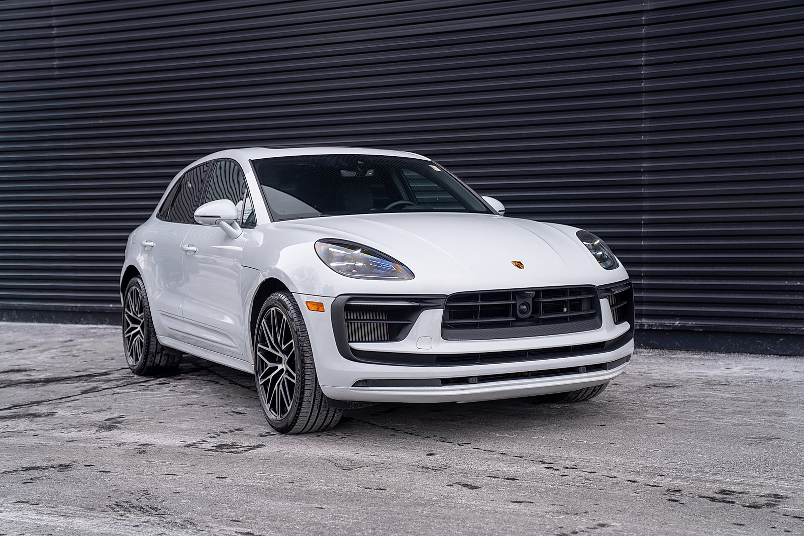 Certified 2023 Porsche Macan S AWD/4WD image 28