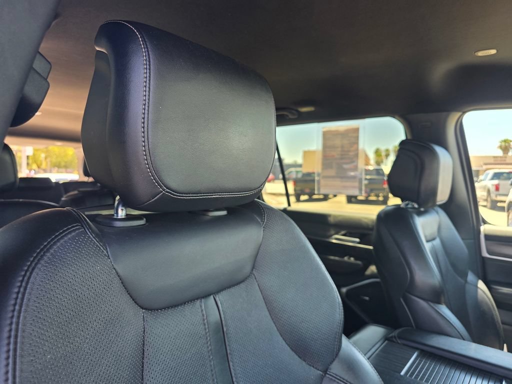 Certified 2024 Jeep Wagoneer L Series II w/ Flexible Seating Group RWD image 22