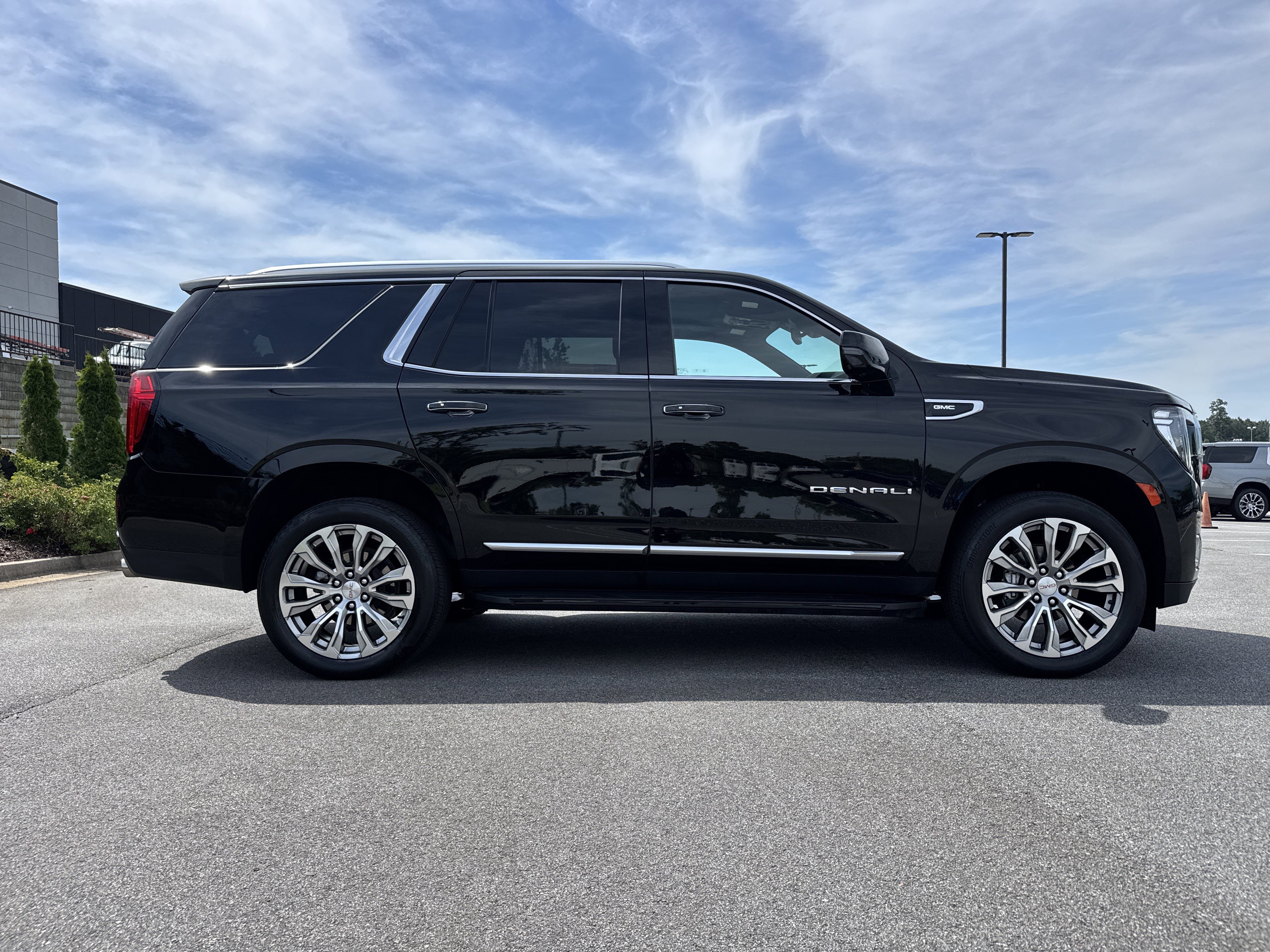 Used 2023 GMC Yukon Denali w/ LPO, Floor Liner Package AWD/4WD image 11