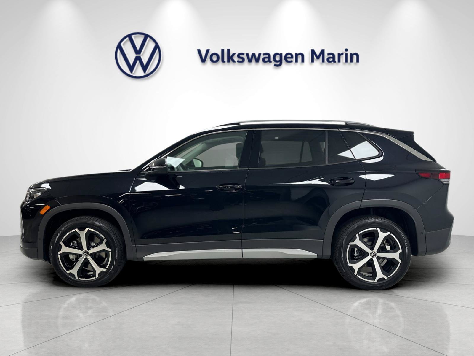 New 2026 Volkswagen Tiguan SE AWD/4WD image 2