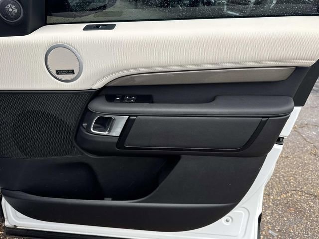 Used 2022 Land Rover Discovery HSE R-Dynamic AWD/4WD image 18