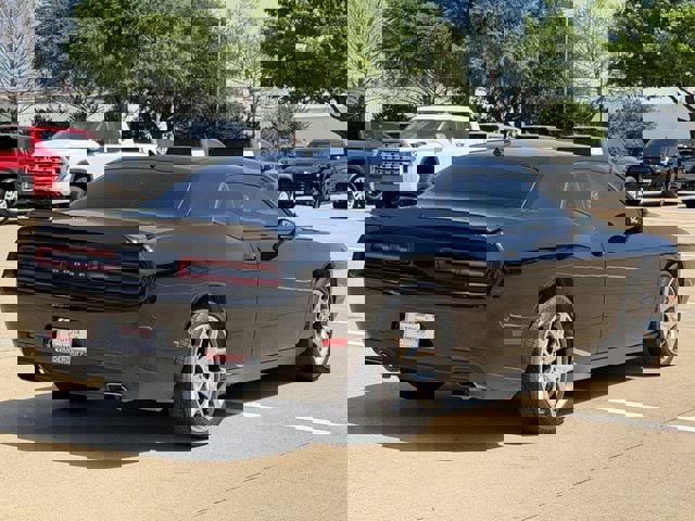 Used 2015 Dodge Challenger SXT Plus image 4