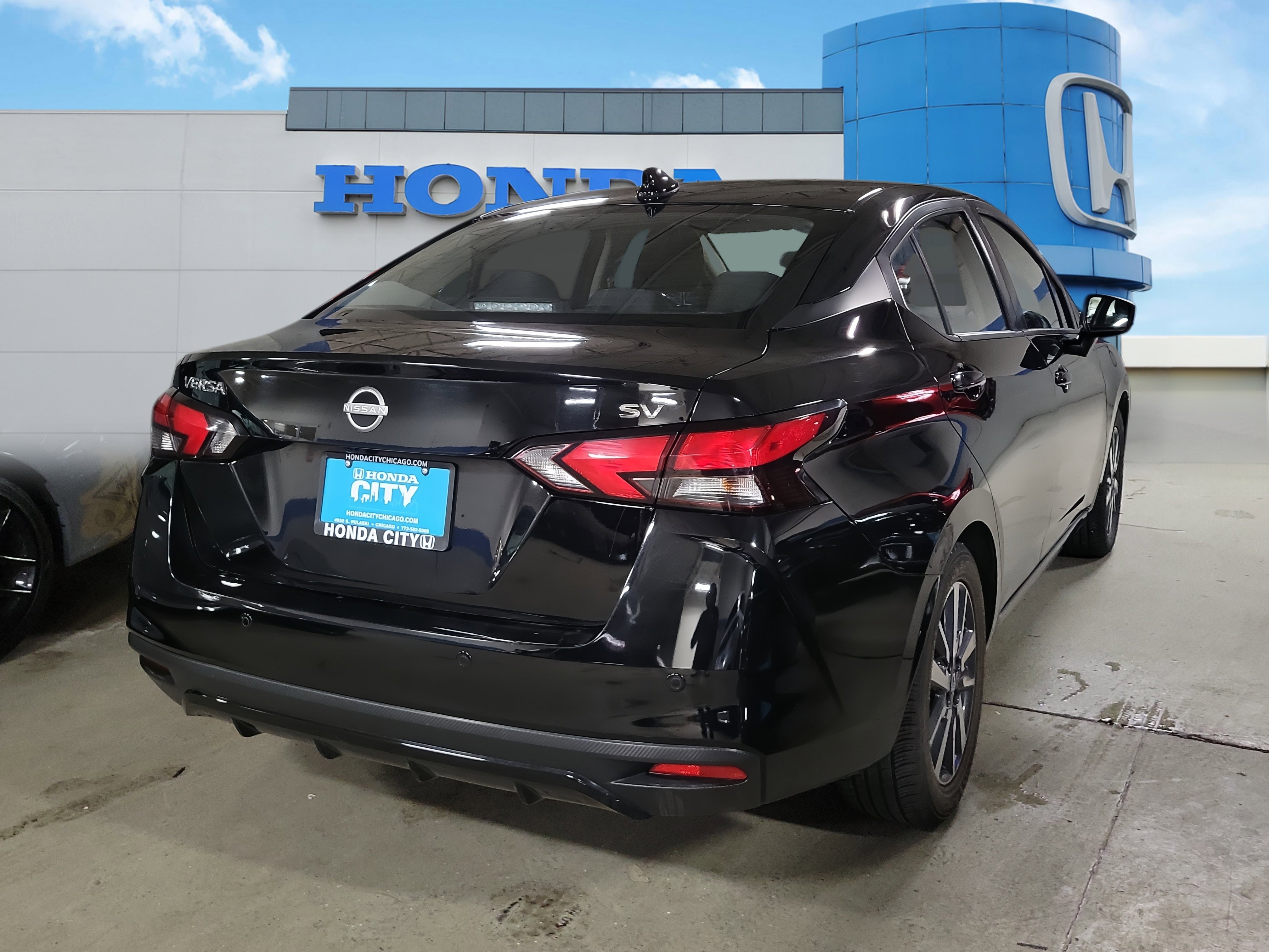 Used 2023 Nissan Versa SV image 5