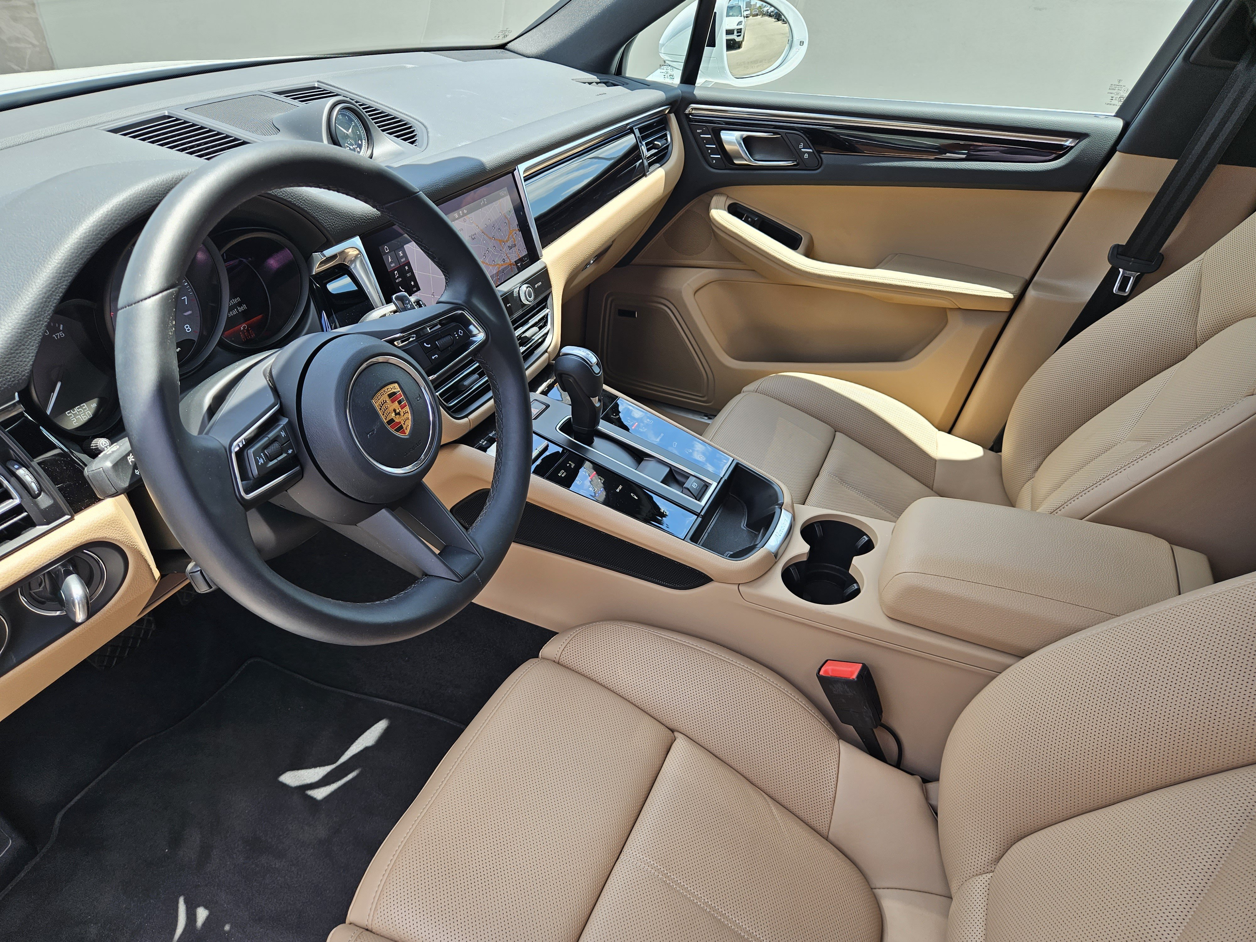 Certified 2026 Porsche Macan S AWD/4WD image 4