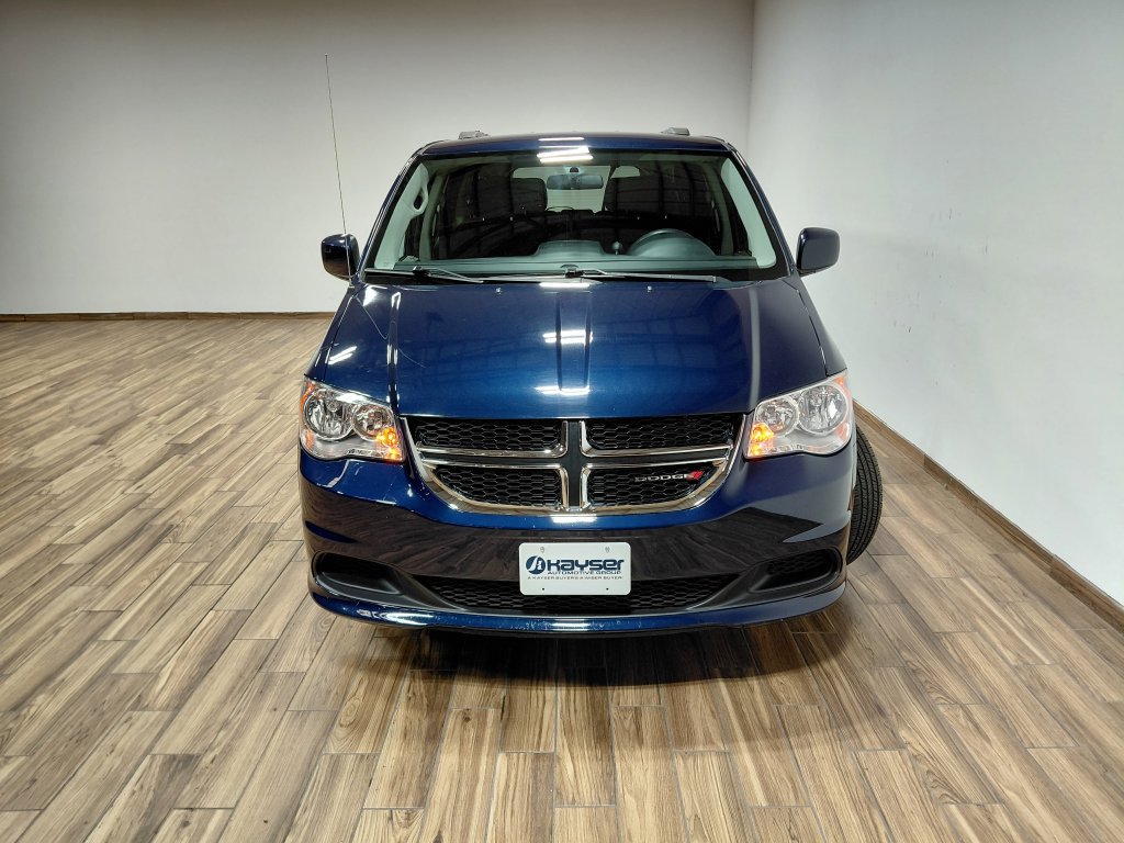 Used 2015 Dodge Grand Caravan SXT FWD image 3