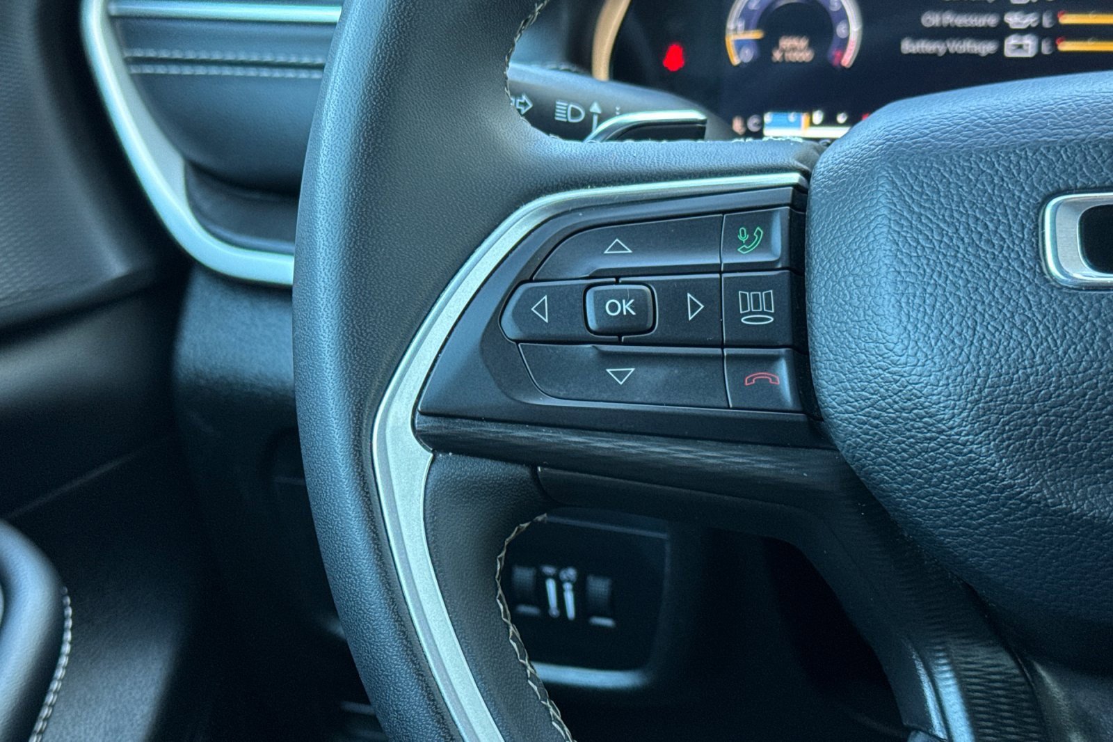 Used 2023 Jeep Grand Cherokee L Laredo image 28