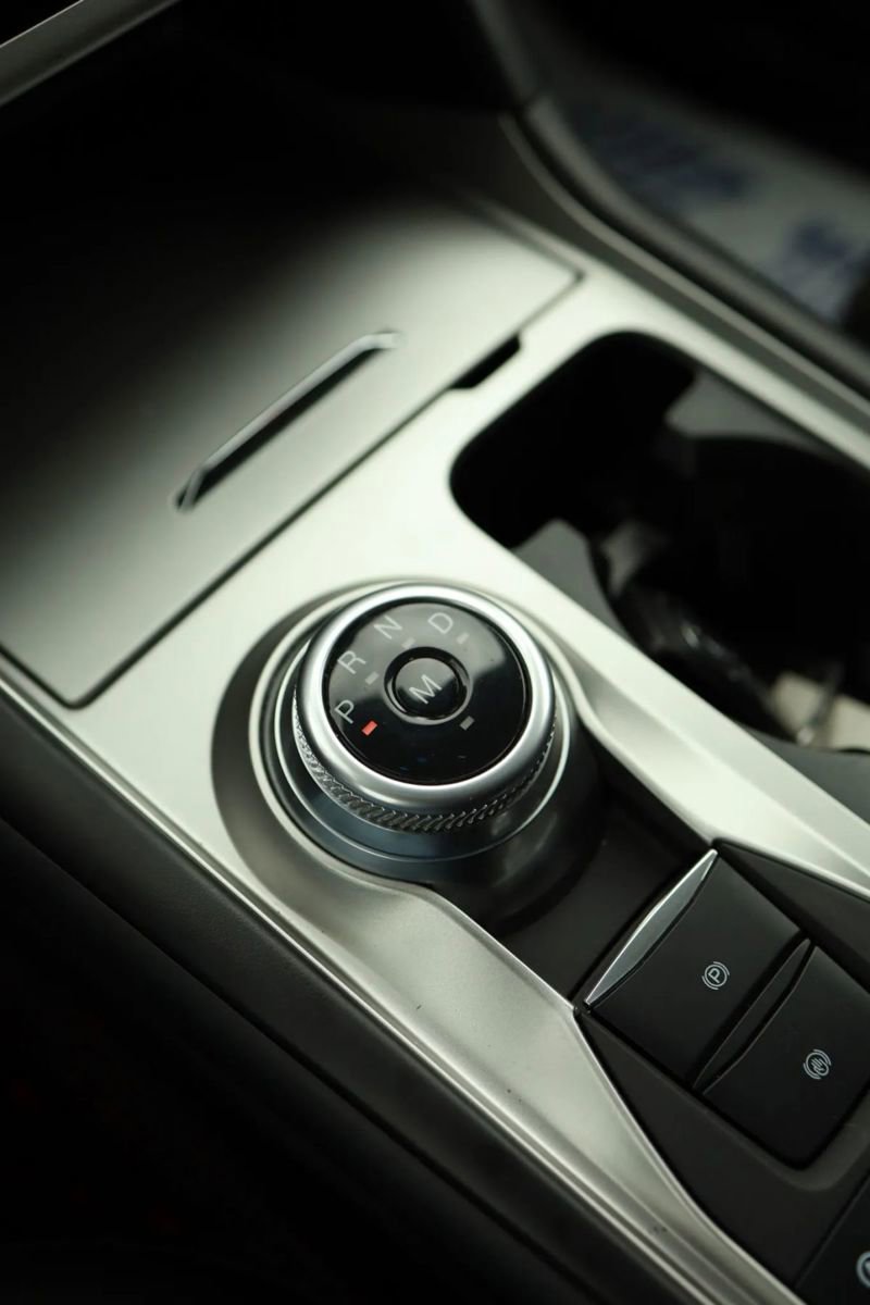 Used 2020 Ford Explorer XLT w/ Comfort Package image 21