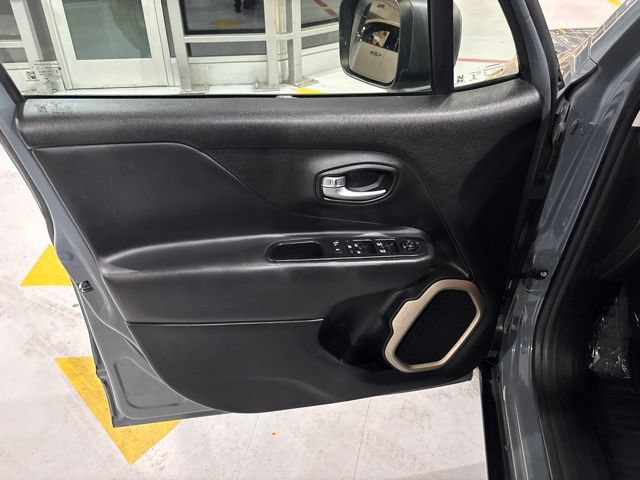 Used 2017 Jeep Renegade Trailhawk AWD/4WD image 12