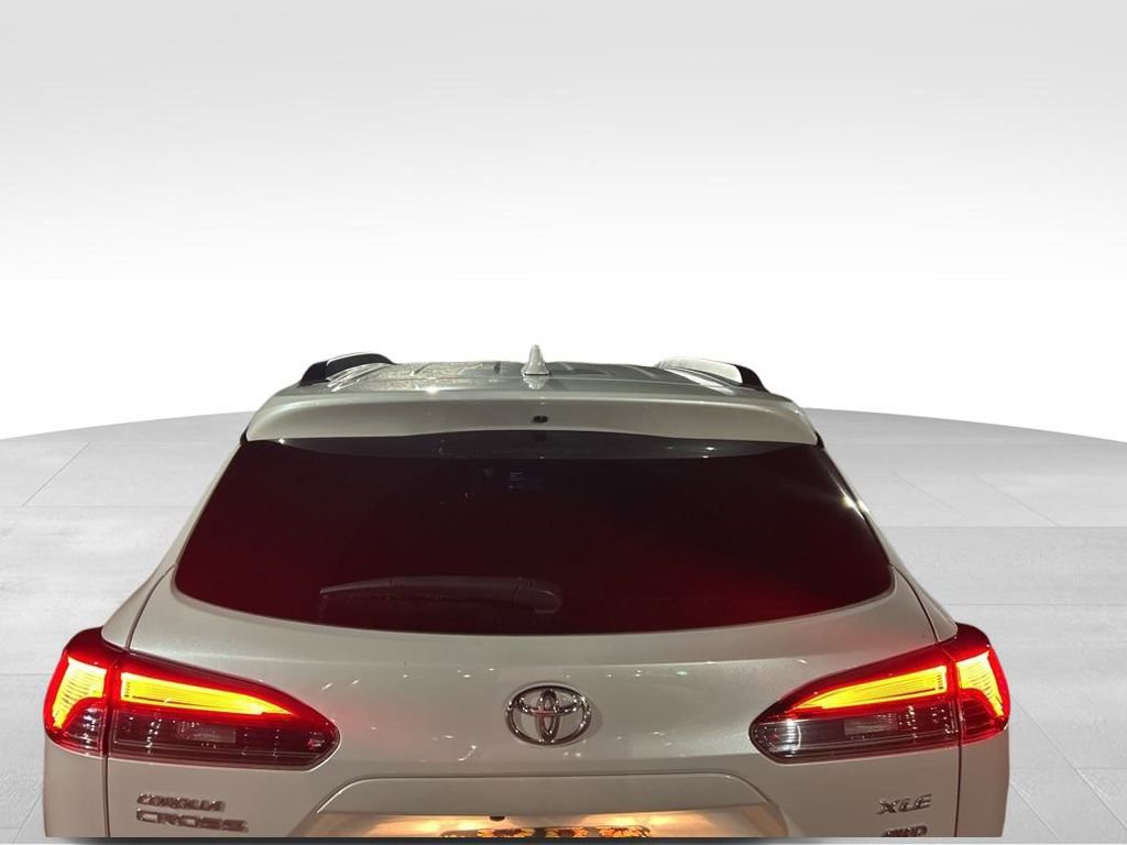 Used 2024 Toyota Corolla Cross XLE image 4