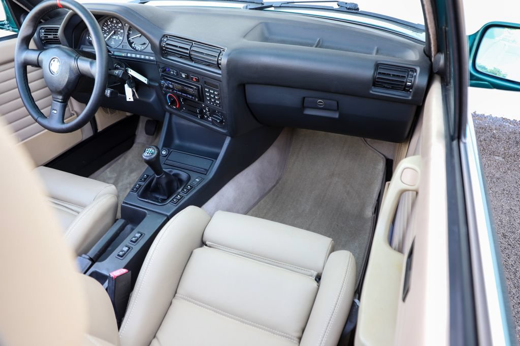 Used 1992 BMW 325i Convertible RWD image 49