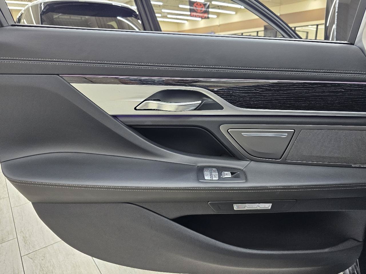 Used 2018 BMW M760i xDrive AWD/4WD image 42