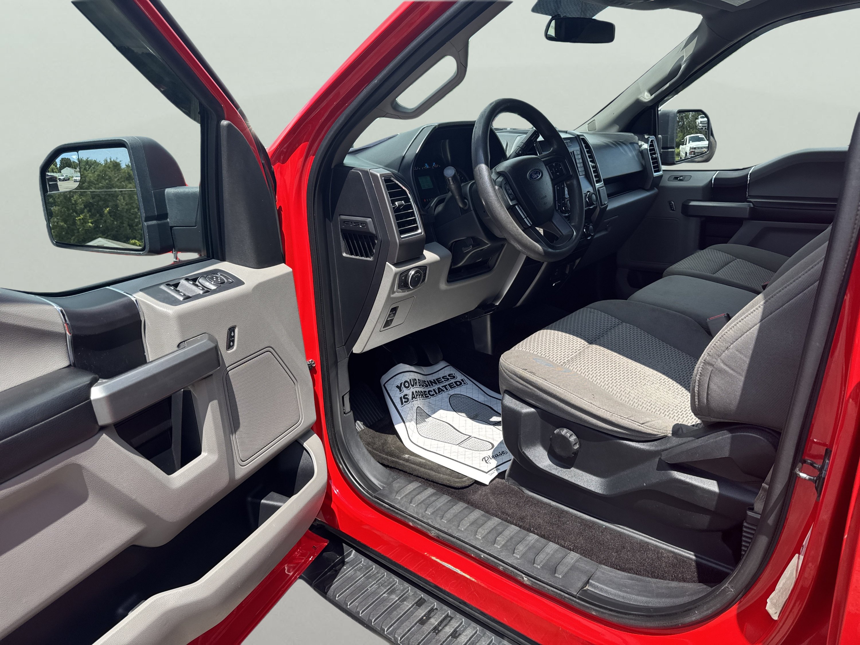 Used 2016 Ford F150 XLT AWD/4WD image 9