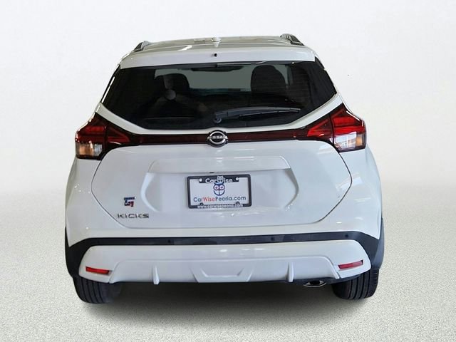 Used 2024 Nissan Kicks SV FWD image 3