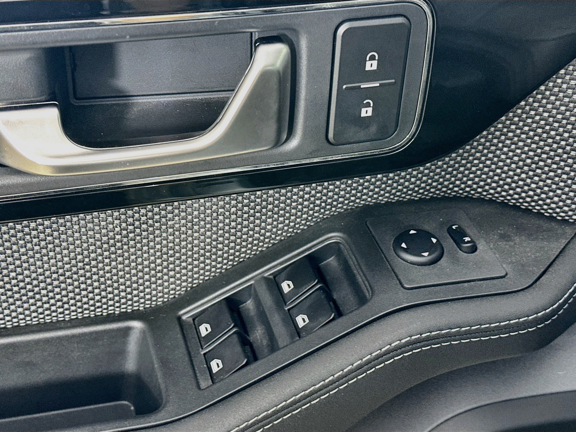 Used 2024 INEOS Grenadier Station Wagon AWD/4WD image 17
