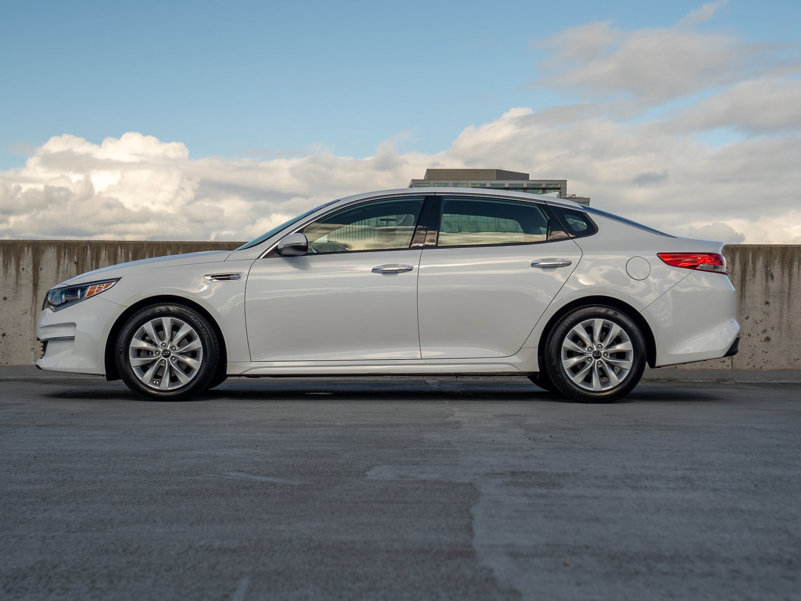 Used 2017 Kia Optima EX FWD image 3
