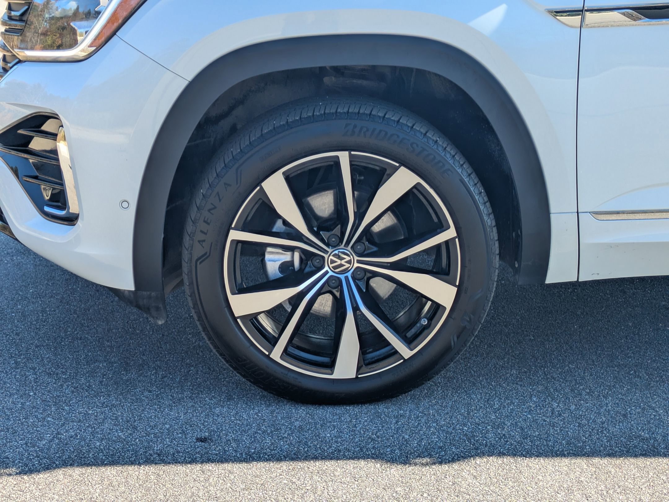 Used 2024 Volkswagen Atlas SEL Premium R-Line image 34