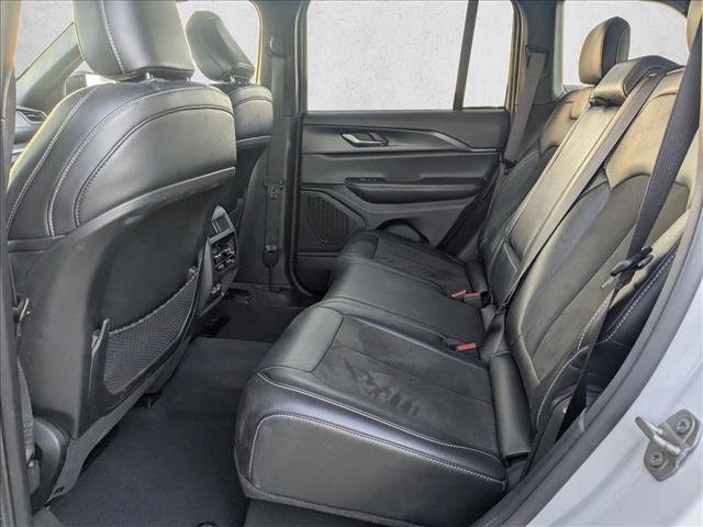 Used 2023 Jeep Grand Cherokee Altitude image 18