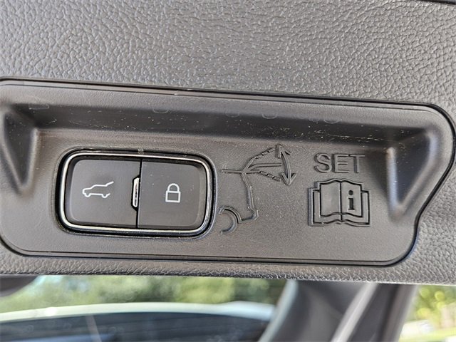 Used 2023 Ford Explorer XLT image 12