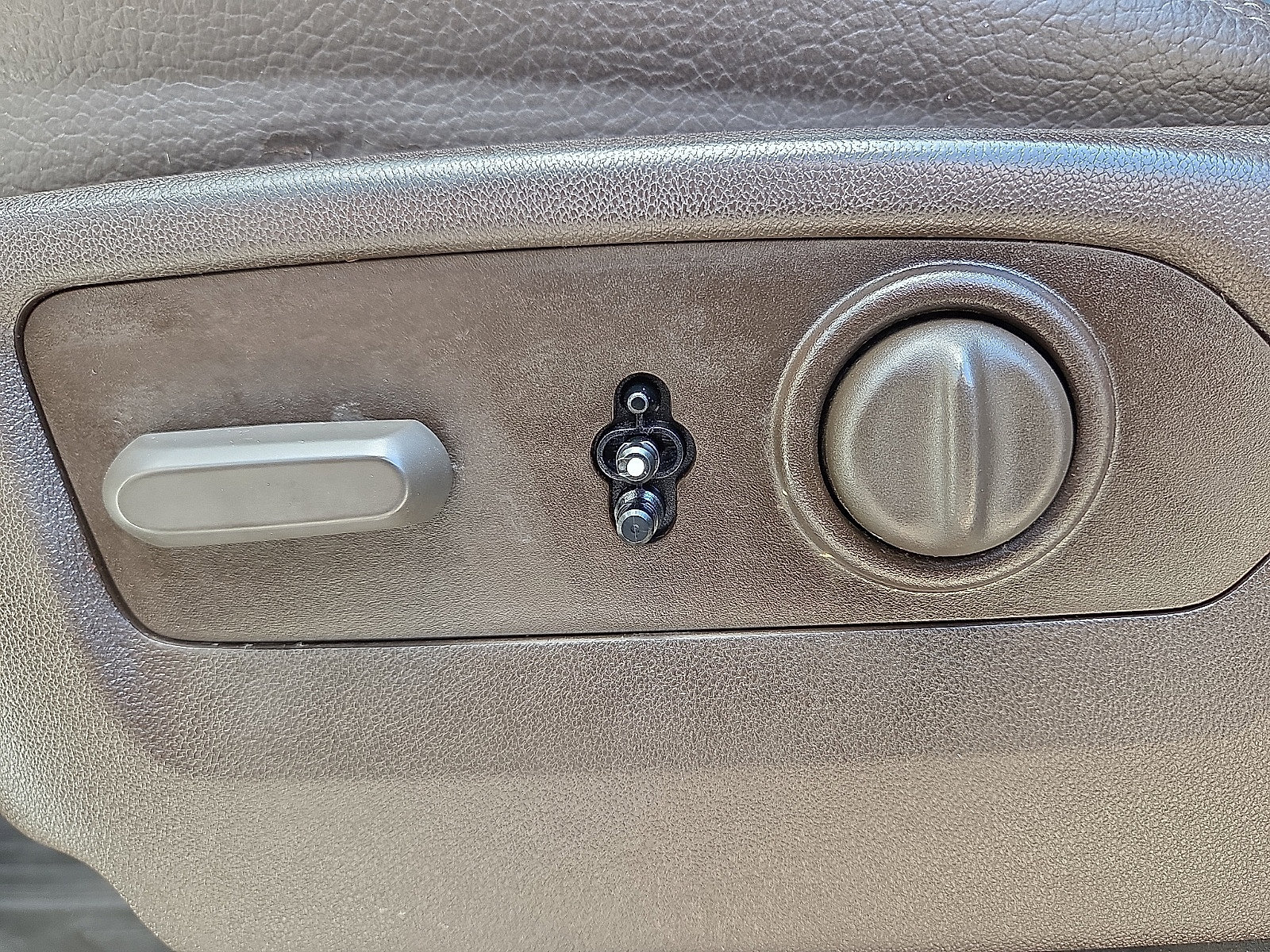 Used 2023 GMC Sierra 3500 Denali AWD/4WD image 16
