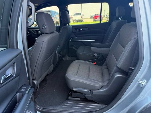 Used 2024 Chevrolet Traverse LT FWD image 19