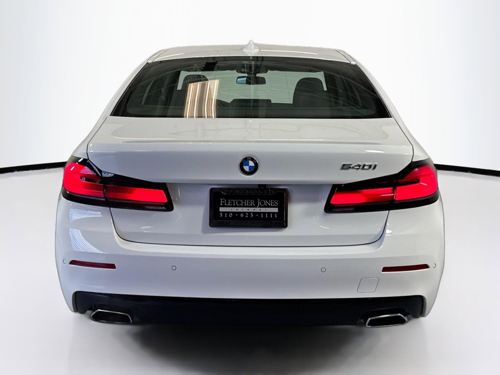 Used 2023 BMW 540i w/ Premium Package image 10
