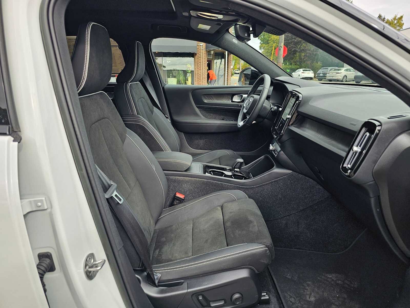 Used 2023 Volvo XC40 Recharge Ultimate AWD/4WD image 11