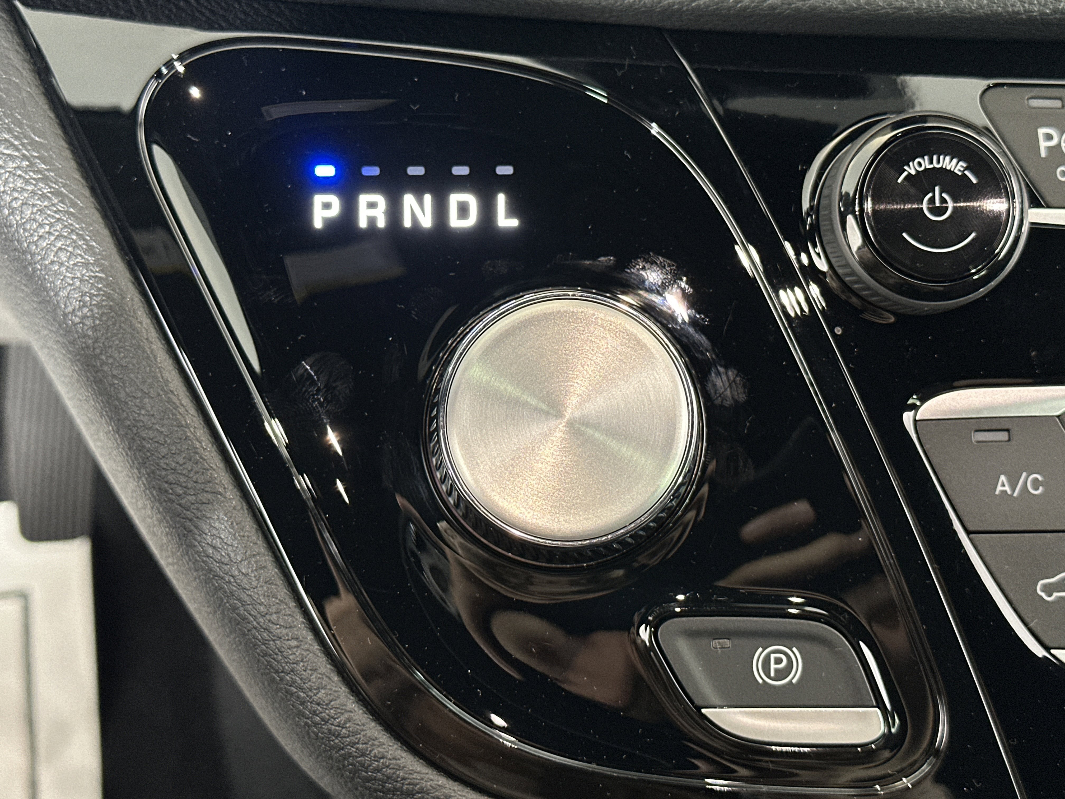 Used 2025 Chrysler Pacifica Select image 23